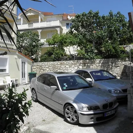 In With Balcony, Air Conditioning, Wifi, Washing Machine *