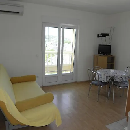 Apartman In With Balcony, Air Conditioning, Wifi, Washing Machine